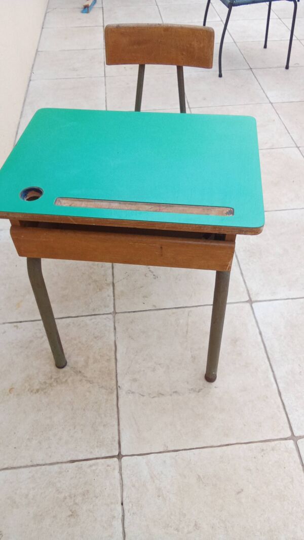 Ancien bureau d'école vintage