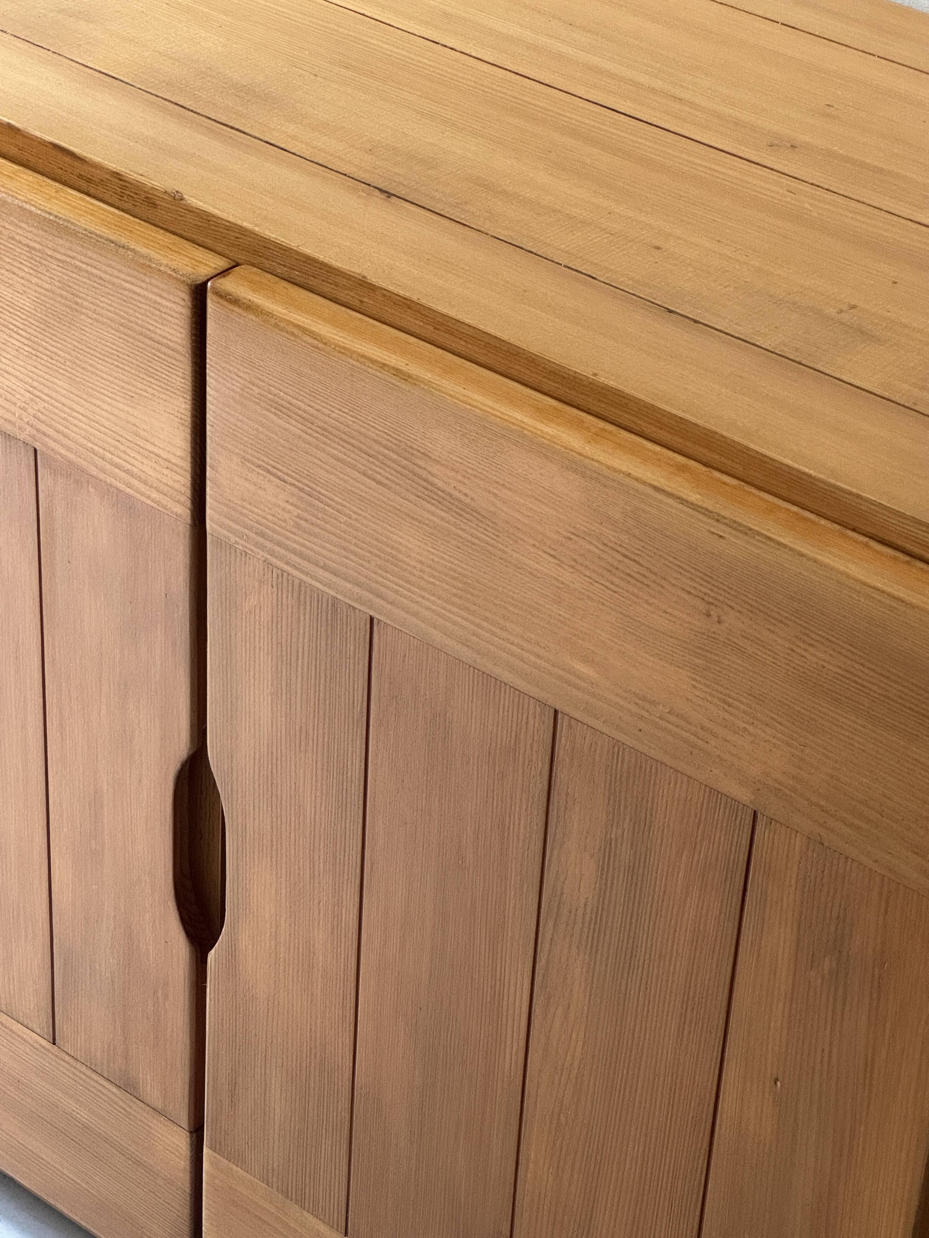 Buffet design en bois orme & pin collection Savoie, Maison Regain 1970
