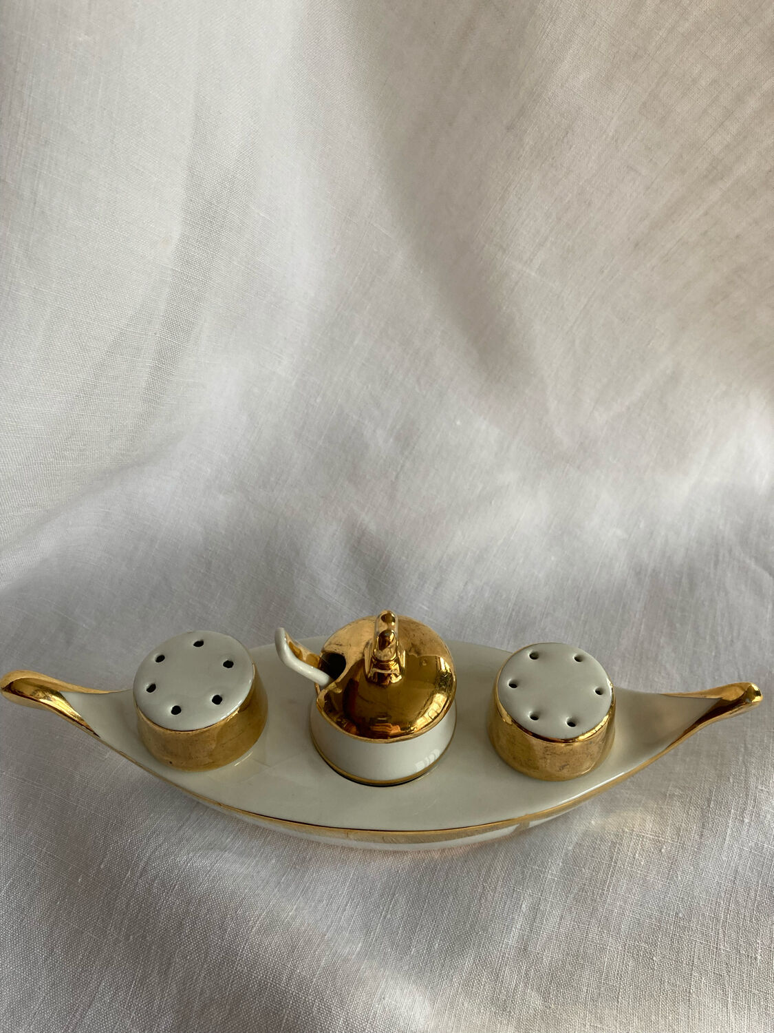 Servant salt pepper gondola porcelain