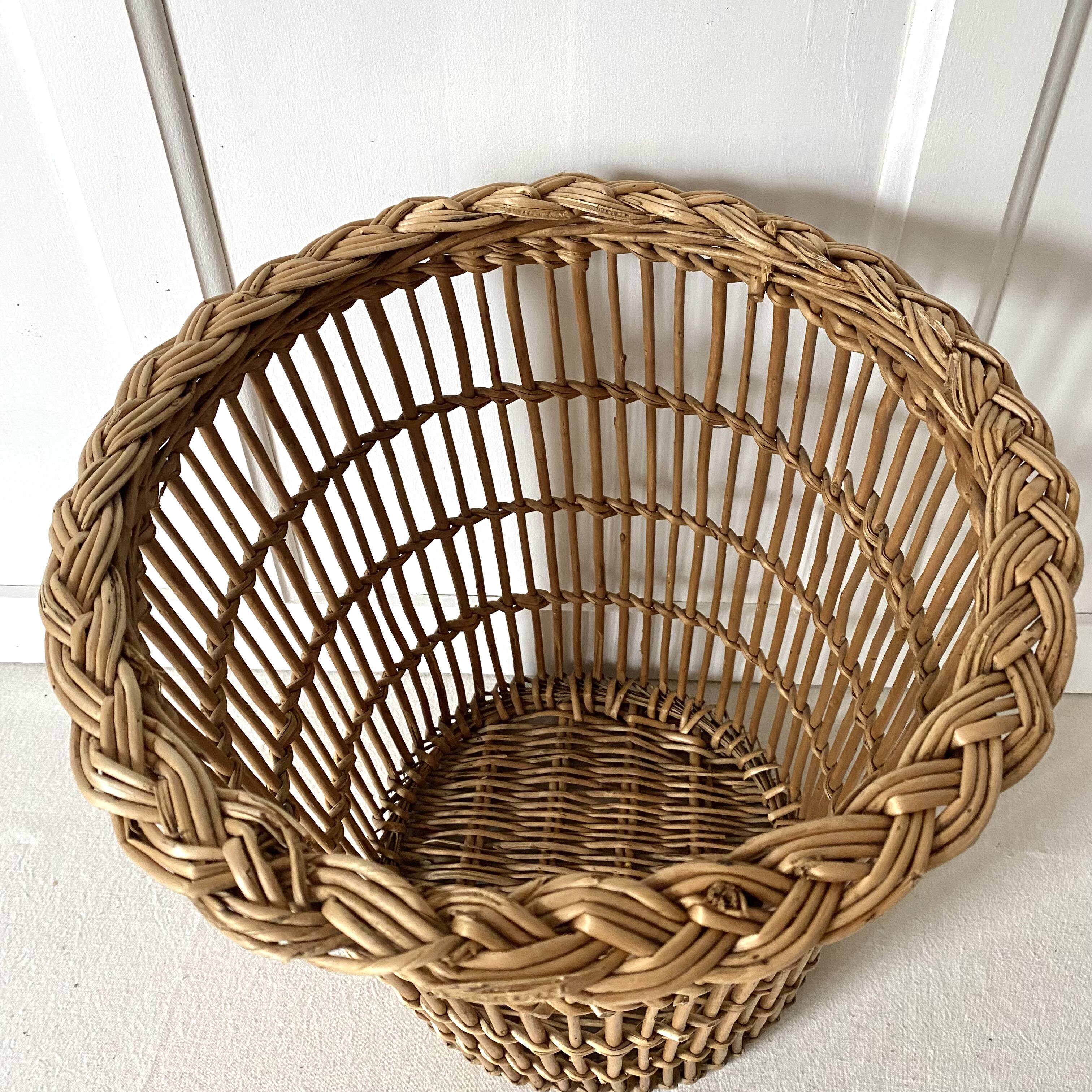 Rattan wastebasket