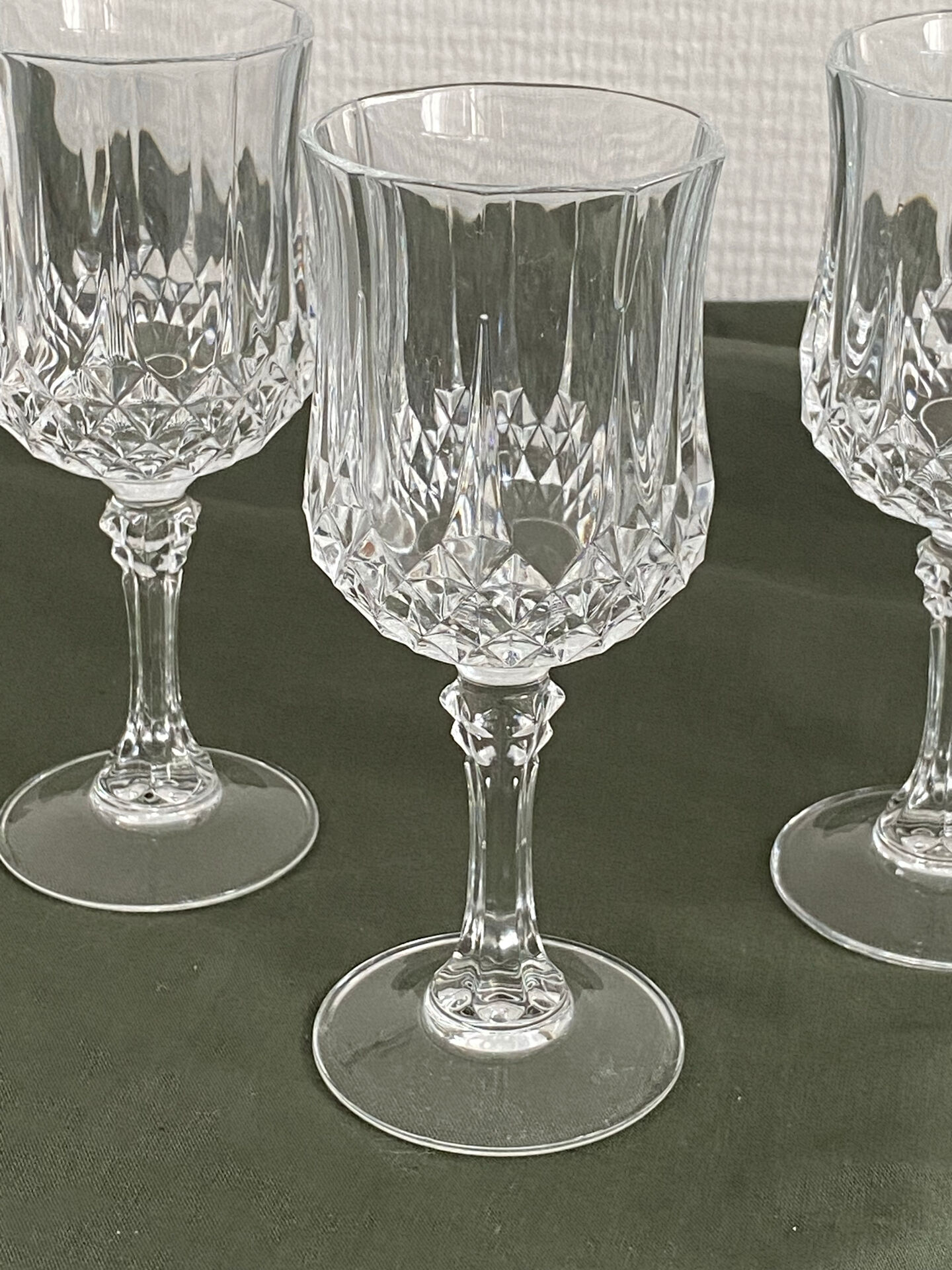 Set of 4 crystal stem glasses from Arques.