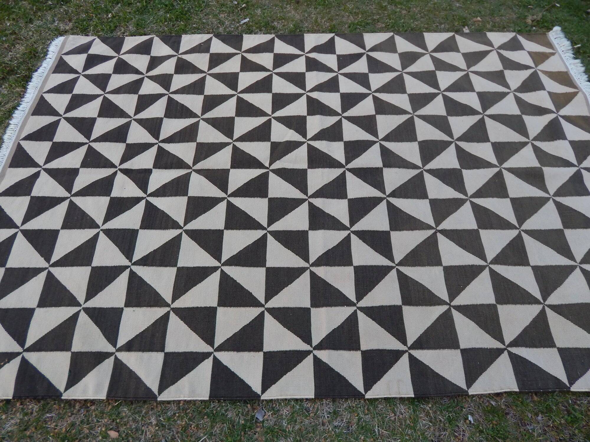 Vintage Turkish kilim, handwoven, 135x202 cm.