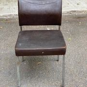 Chaise scandinave cuir skaï et acier chromé 1970