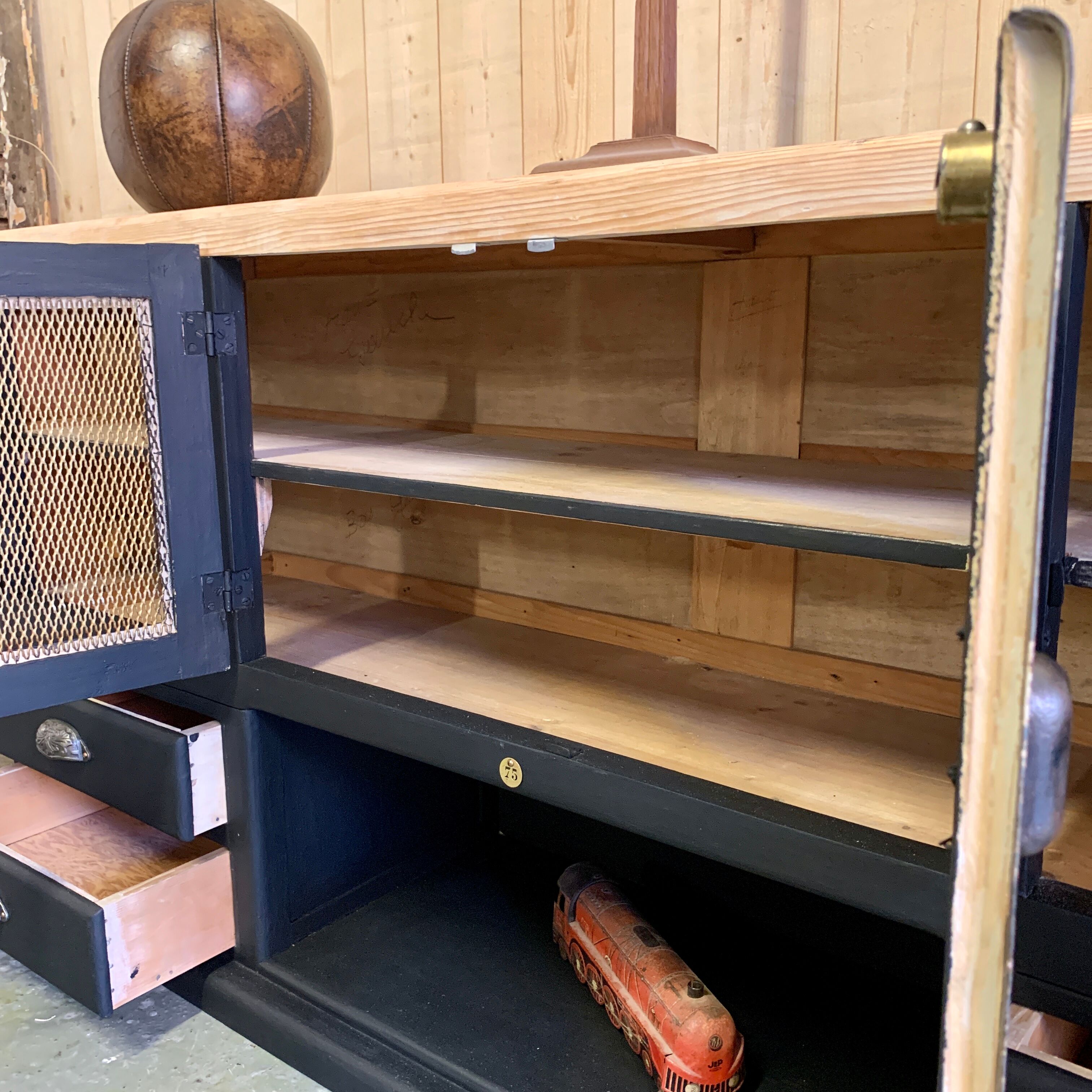 Grilled industrial buffet 1930