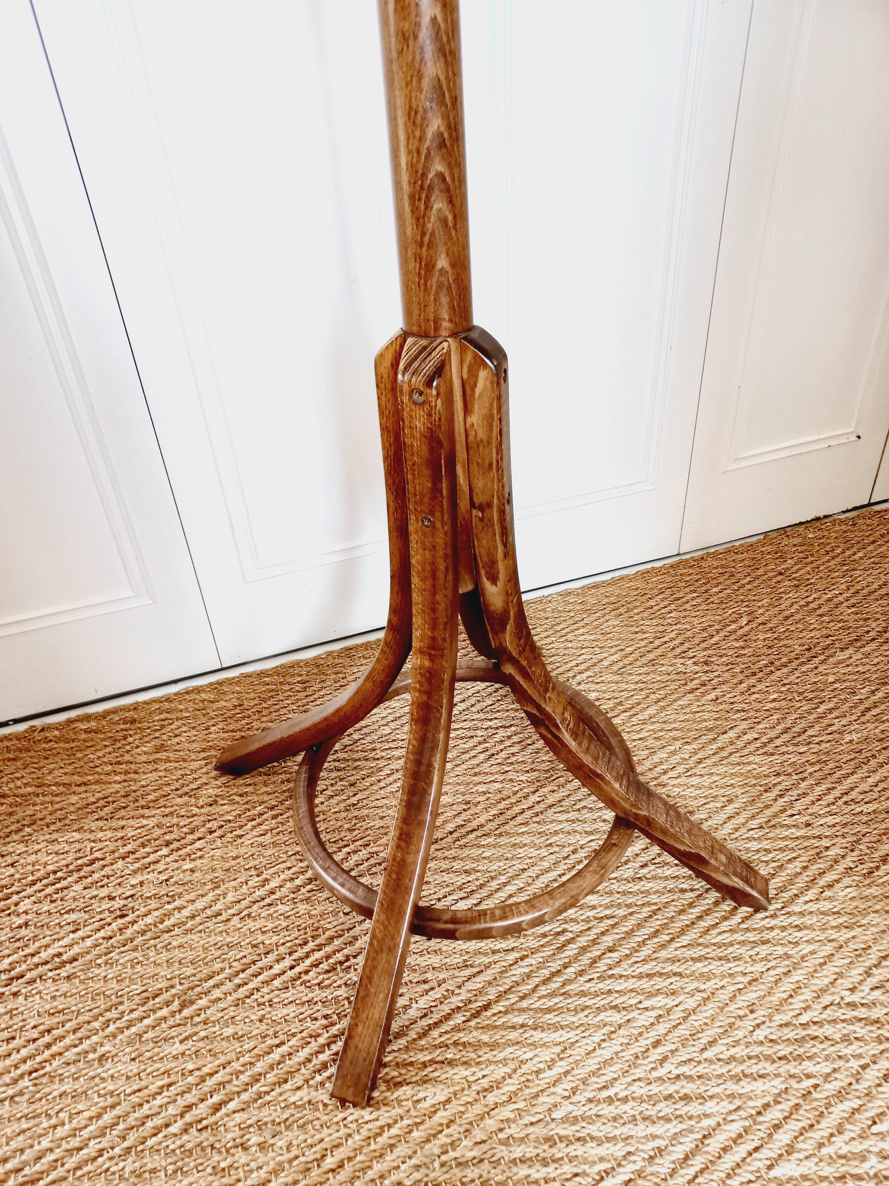 Baumann parrot coat rack