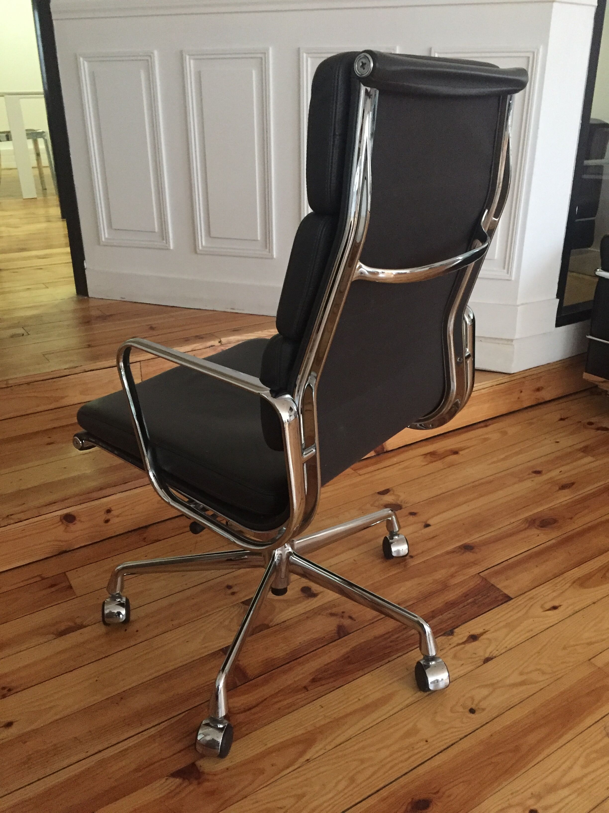 Soft Pad EA219 desk chair by Charles & Ray Eames