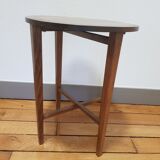 Folding round coffee table