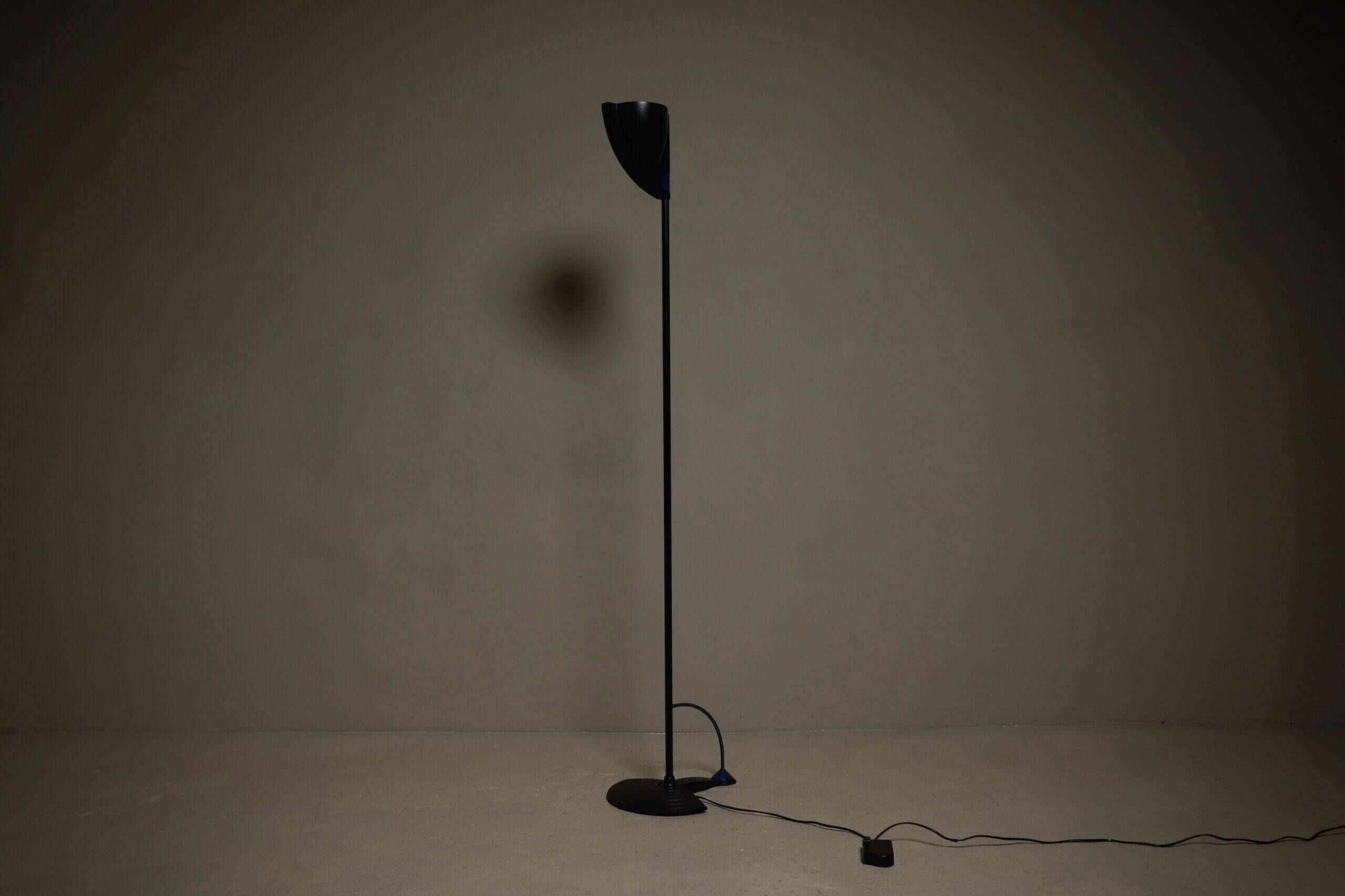 Lampe de sol italienne postmoderne des années 1980