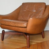 Fauteuil Scandinave en cuir patiné camel