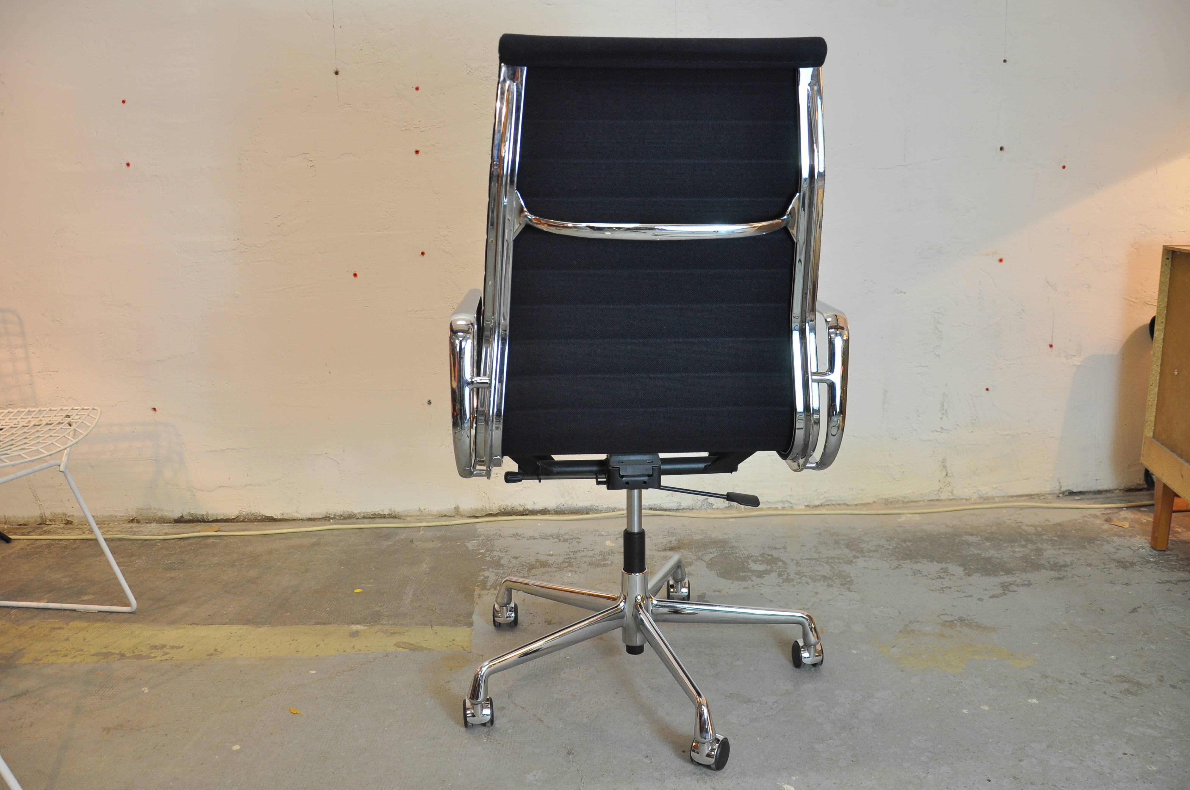 Armchair model EA119 of Charles and Ray Eames, Vitra edition