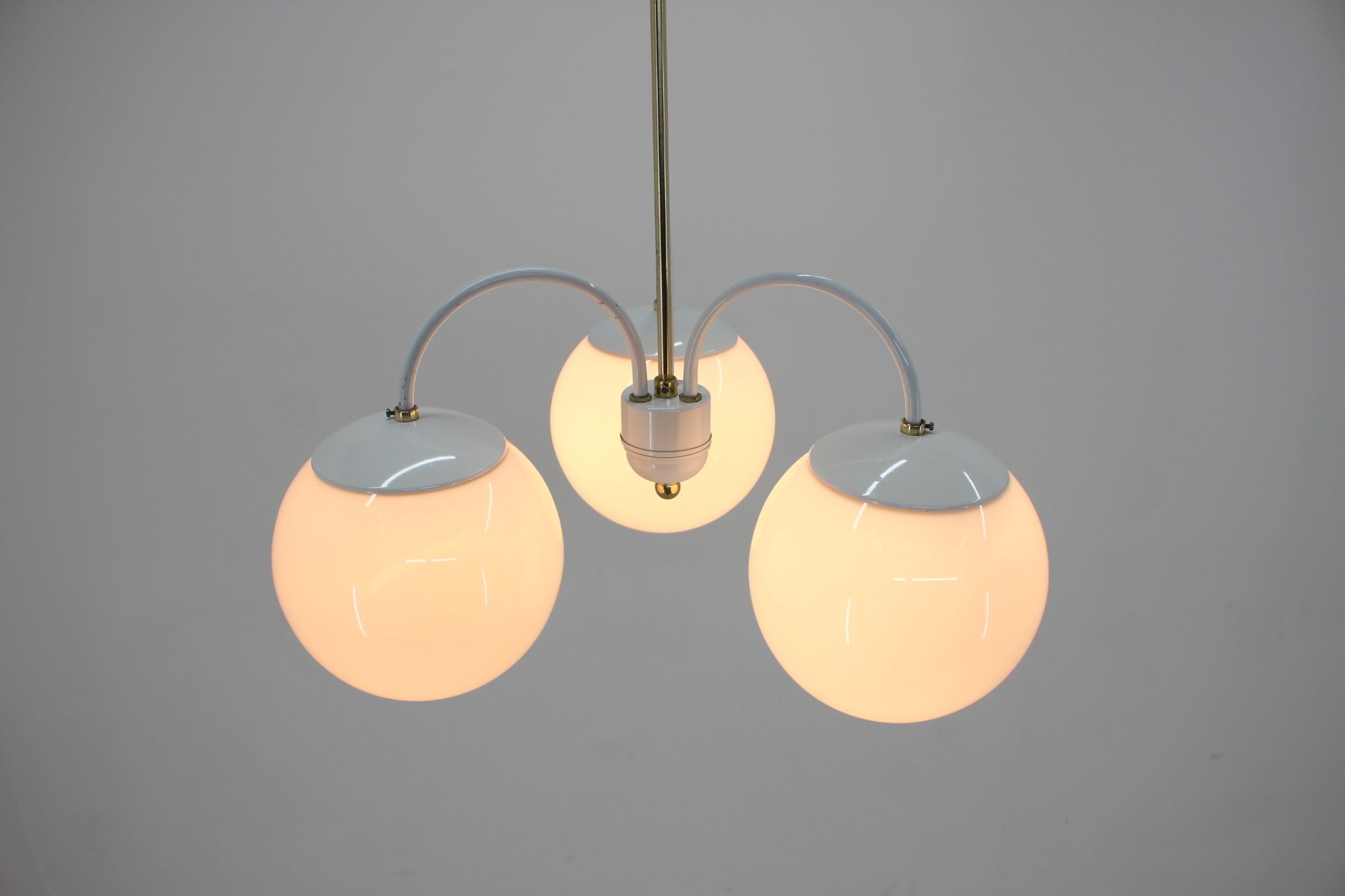 Lustre blanc du milieu du siècle Kamenický Šenov, années 1970.