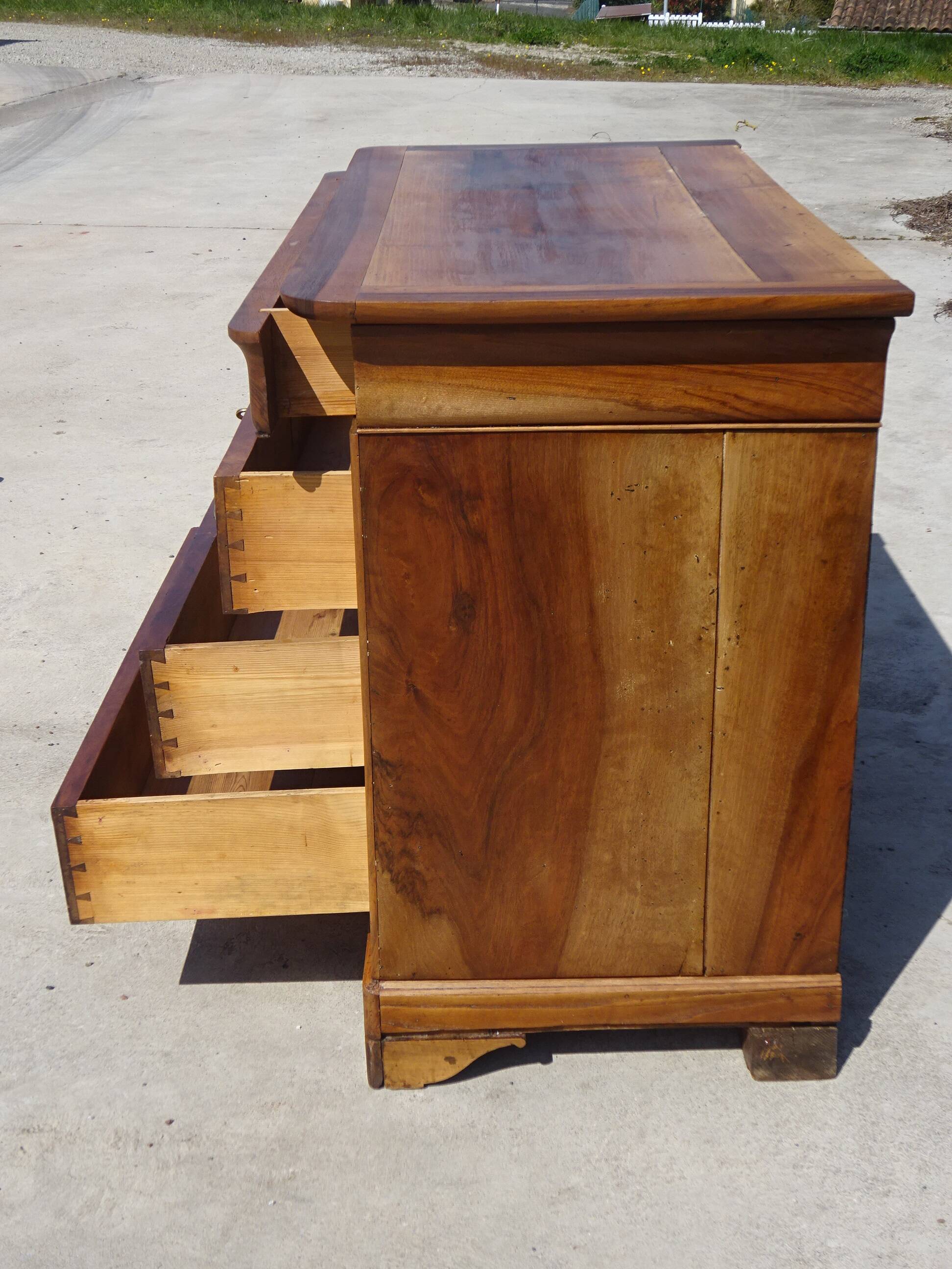 Antique Louis Philippe chest of drawers made entirely of walnut.