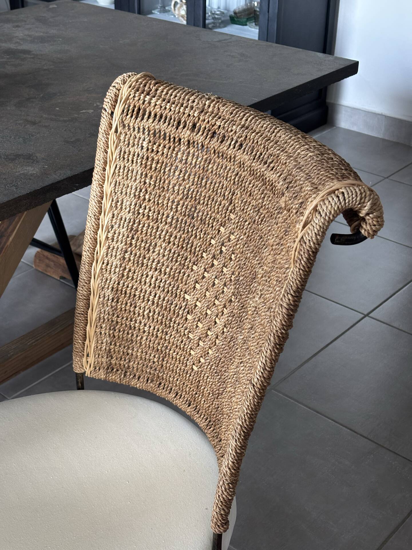 Chaises en fer et corde tressée