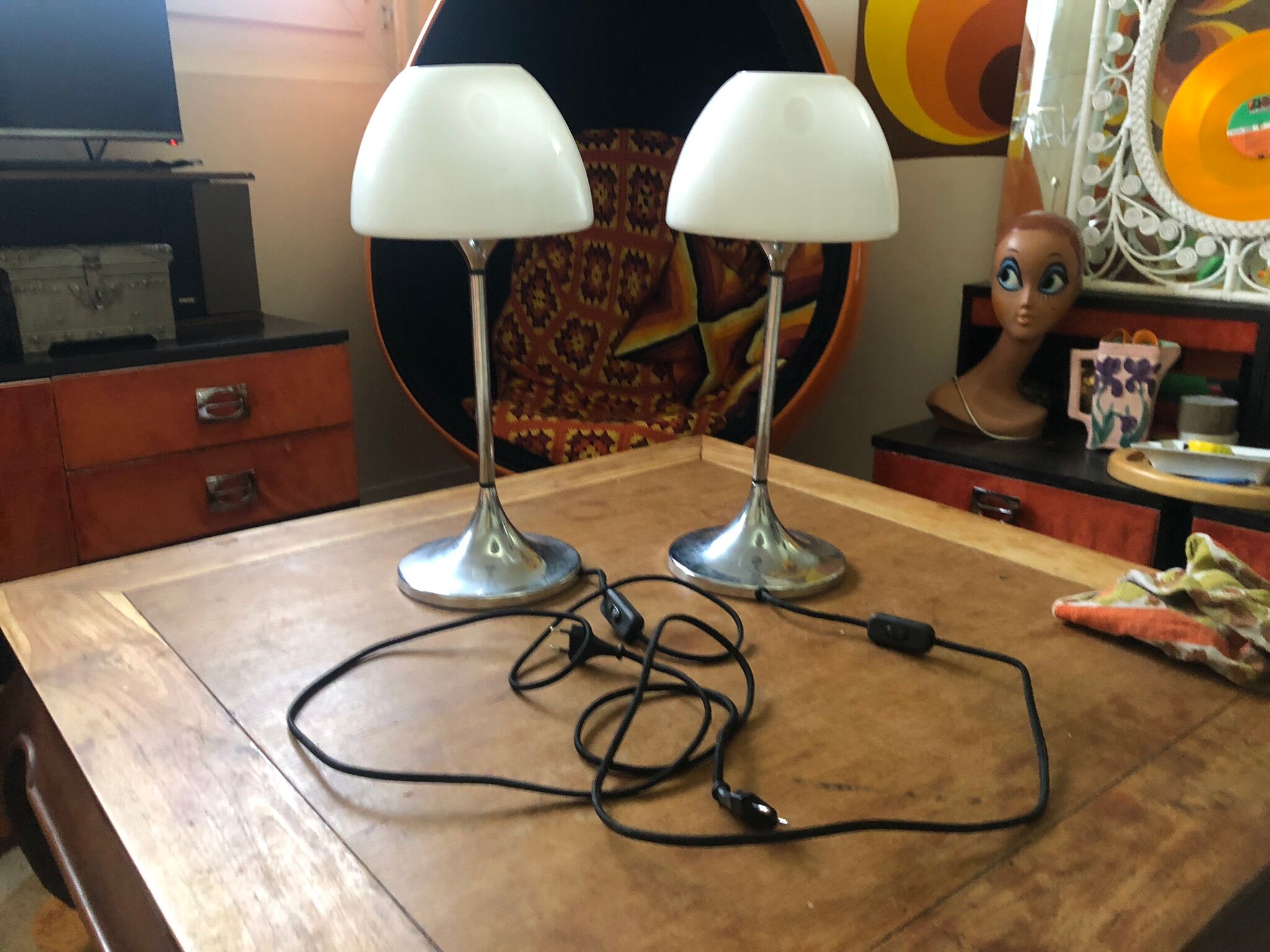 Set of 2 vintage tulip foot lamps