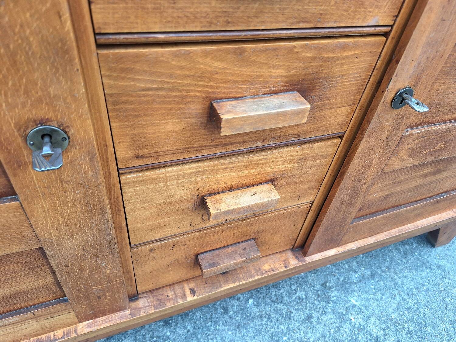 Buffet René Gabriel, furniture reconstruction known as that of the disaster victims.