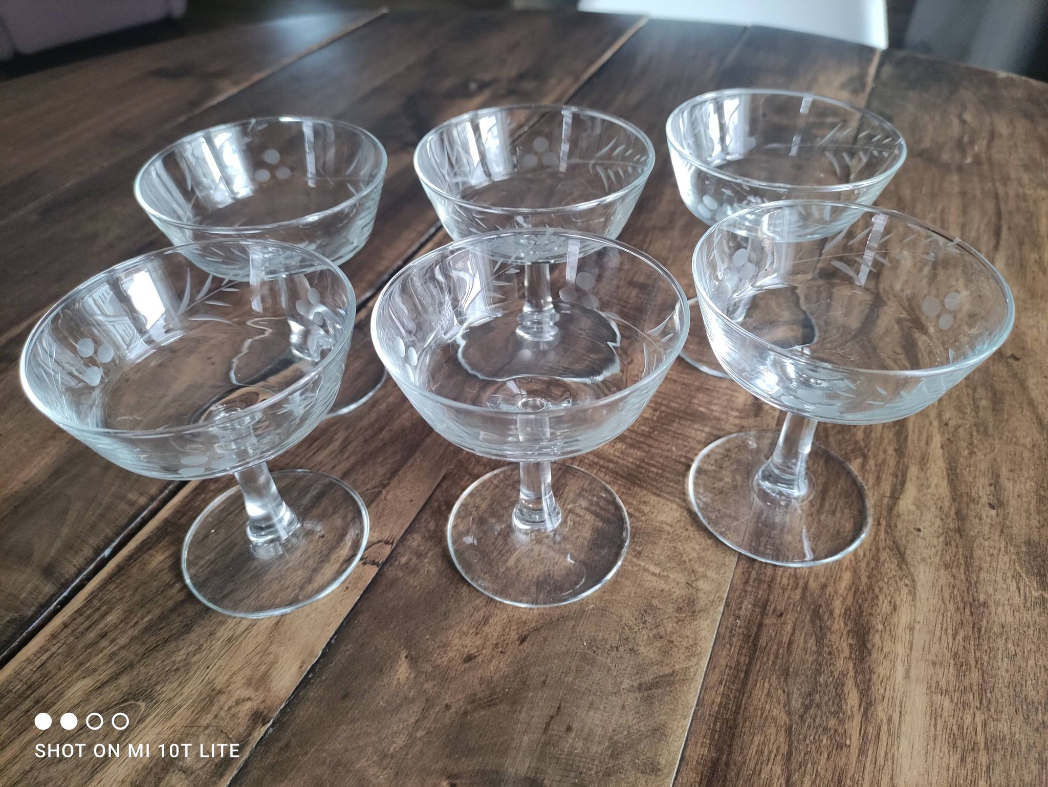 Set of 6 champagne glasses in antique chiseled epi glass