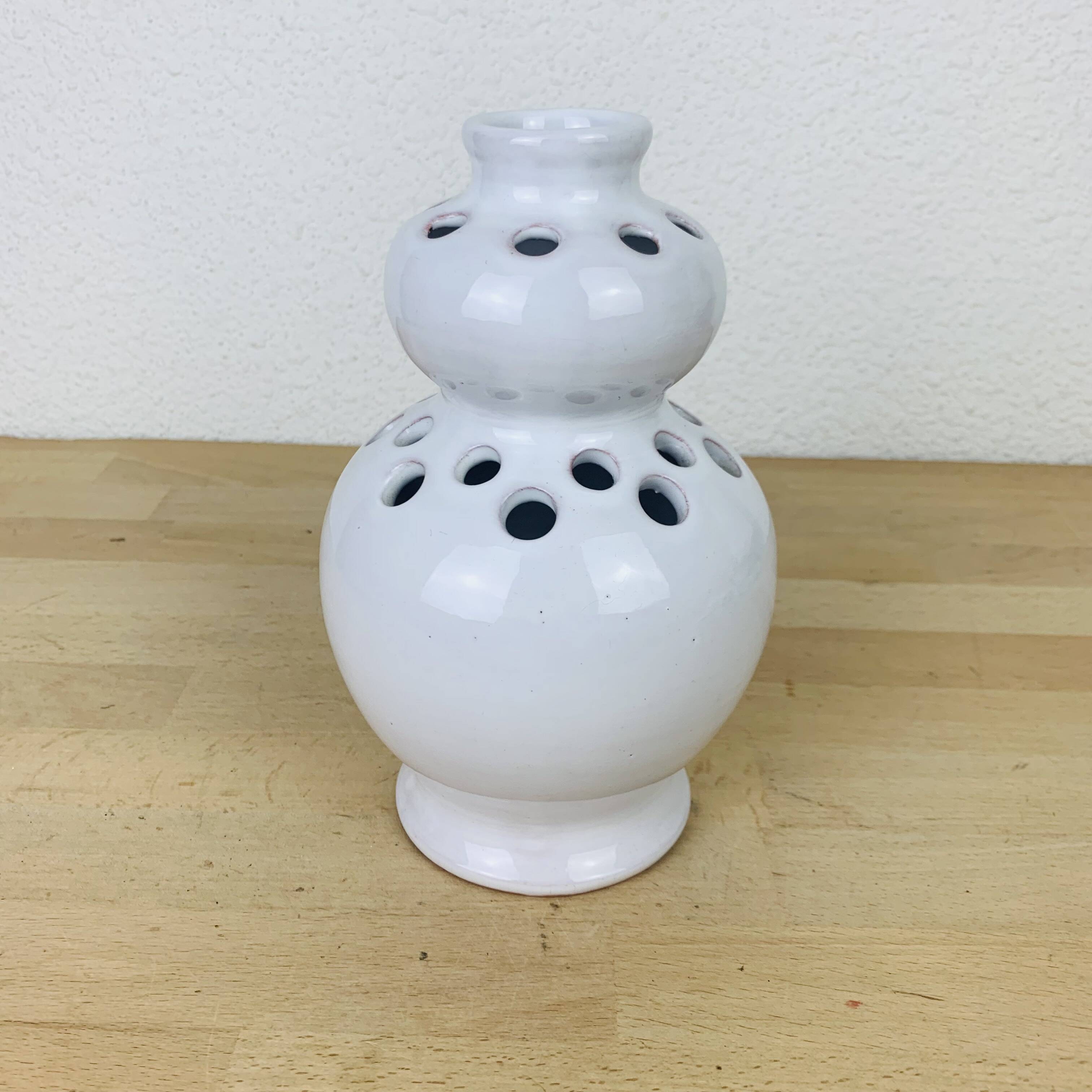 Vase with white ceramic flowers
