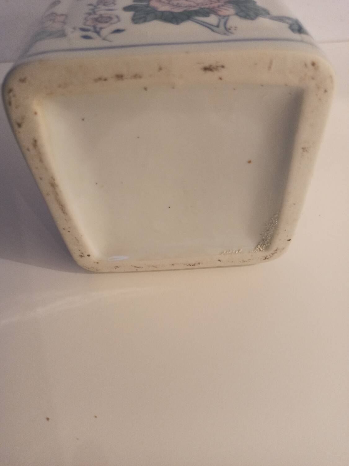 Asian-patterned porcelain candy box