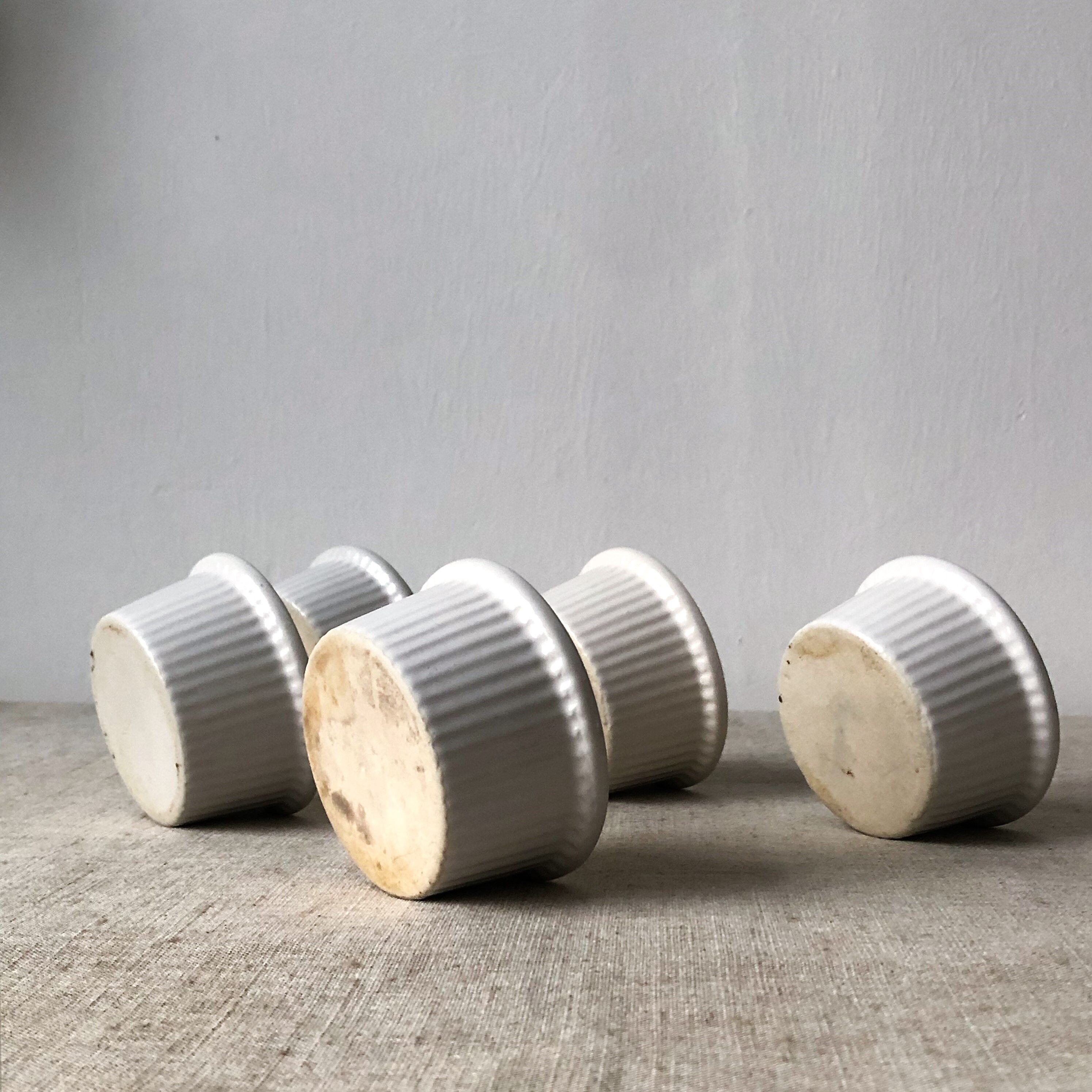 Pleated ramekins for white enamelled crème brûlée.