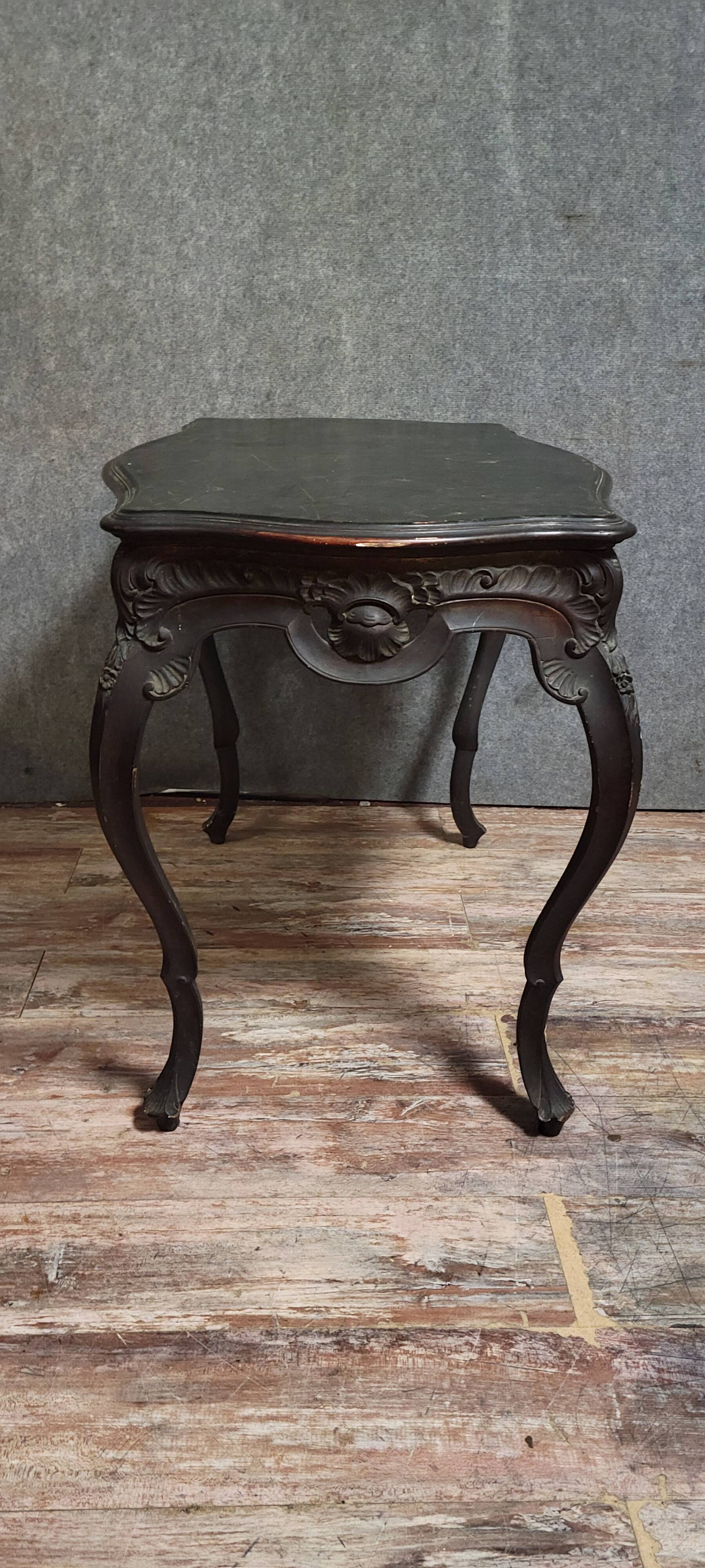 Antique desk in the Louis XV style, resting on four curved legs.