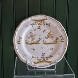 Moustiers scalloped plate in very good condition.