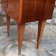Table de chevet en bois vernis en placage