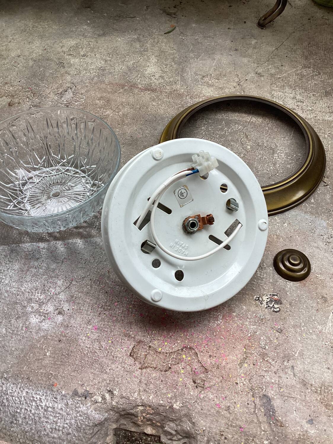 Ceiling light in brass and old molded glass