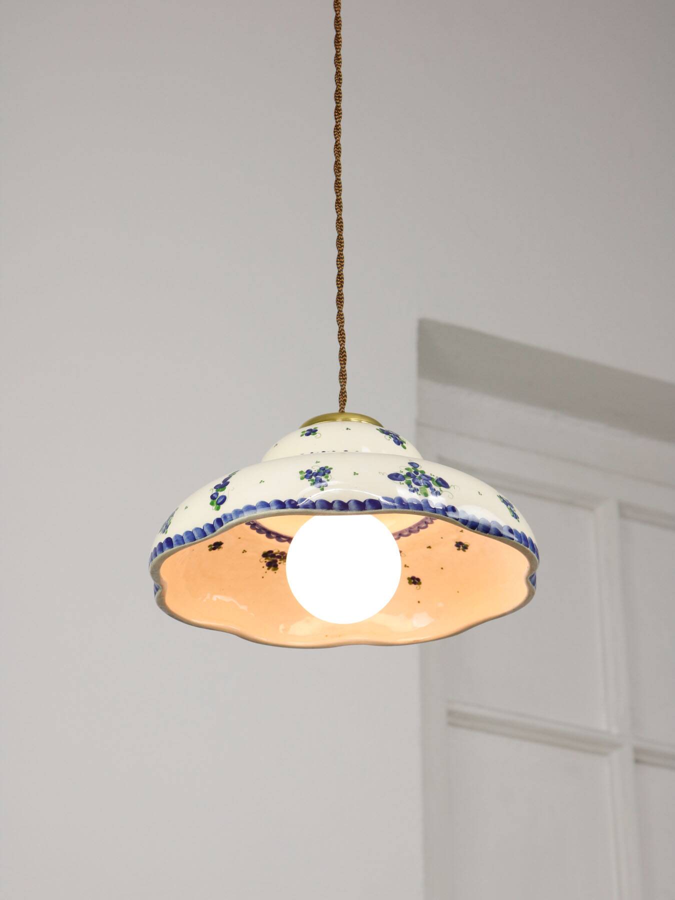 Lampe pendentive vintage en céramique et laiton faite à la main