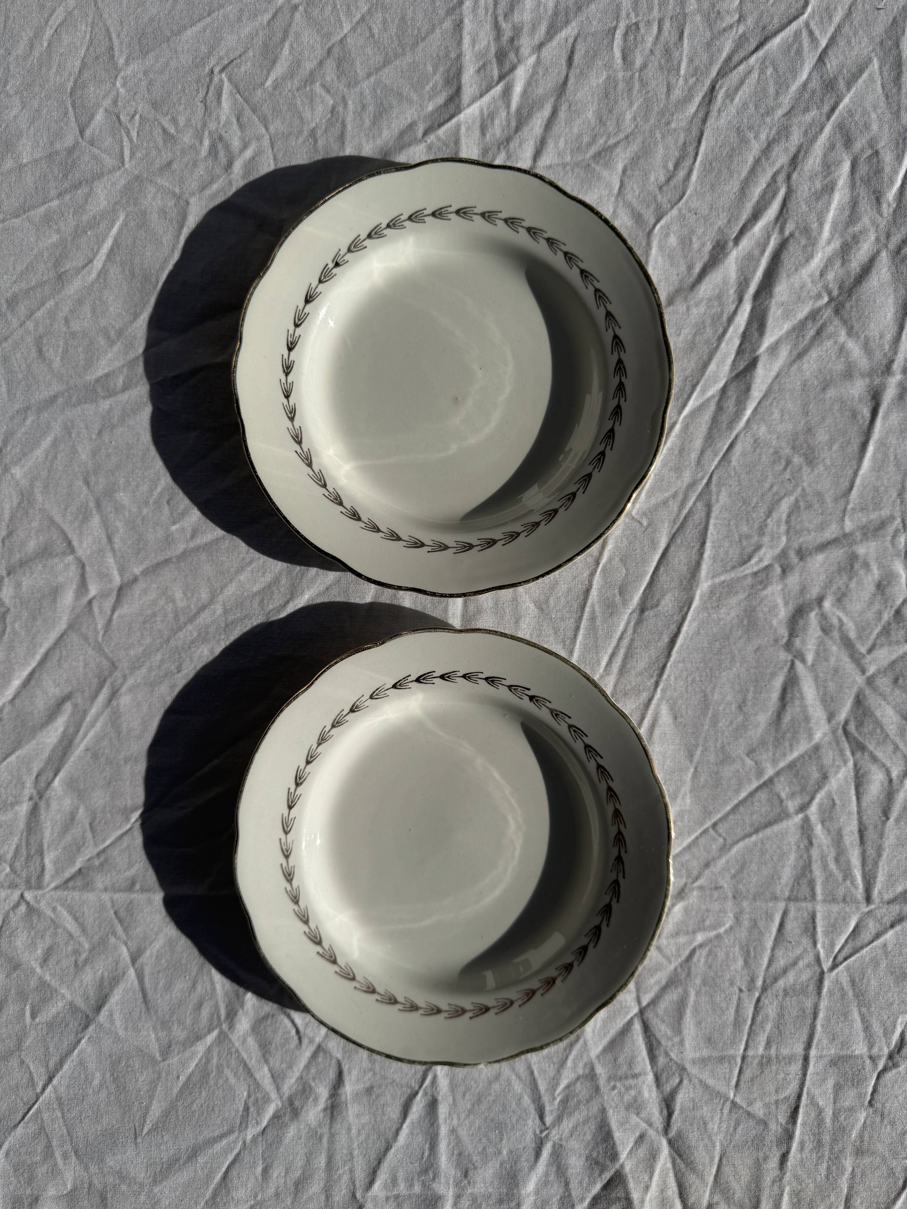 Set of 2 dessert plates with gold trim Gien Quimper D19
