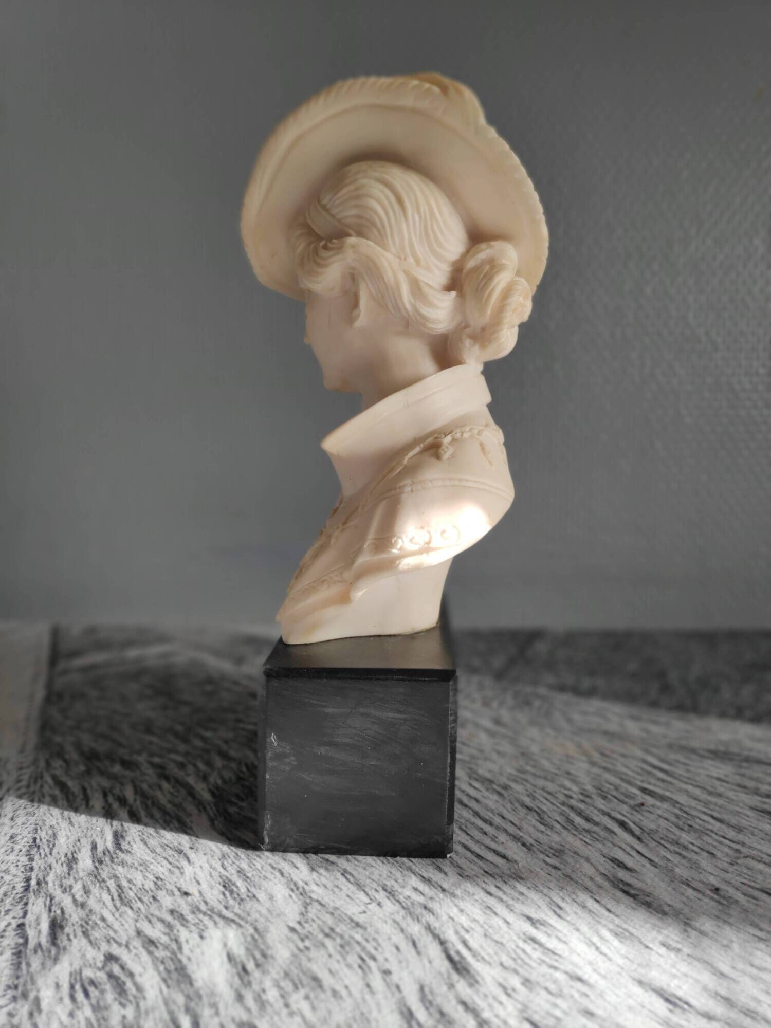 Elegant woman bust with alabaster shawl and black base of the 1950s