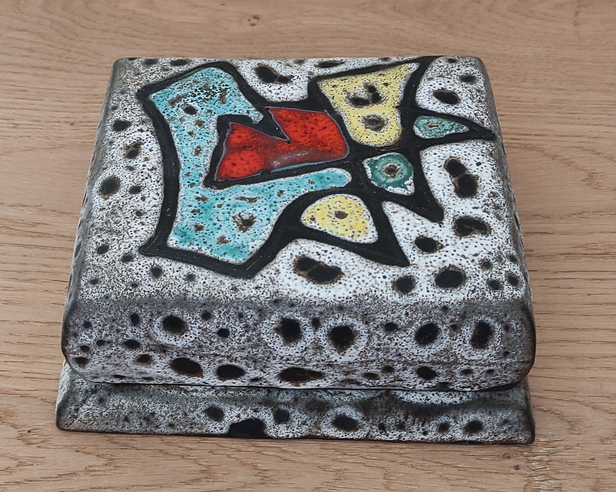 Empty pocket with lid signed Bessone (Vallauris)