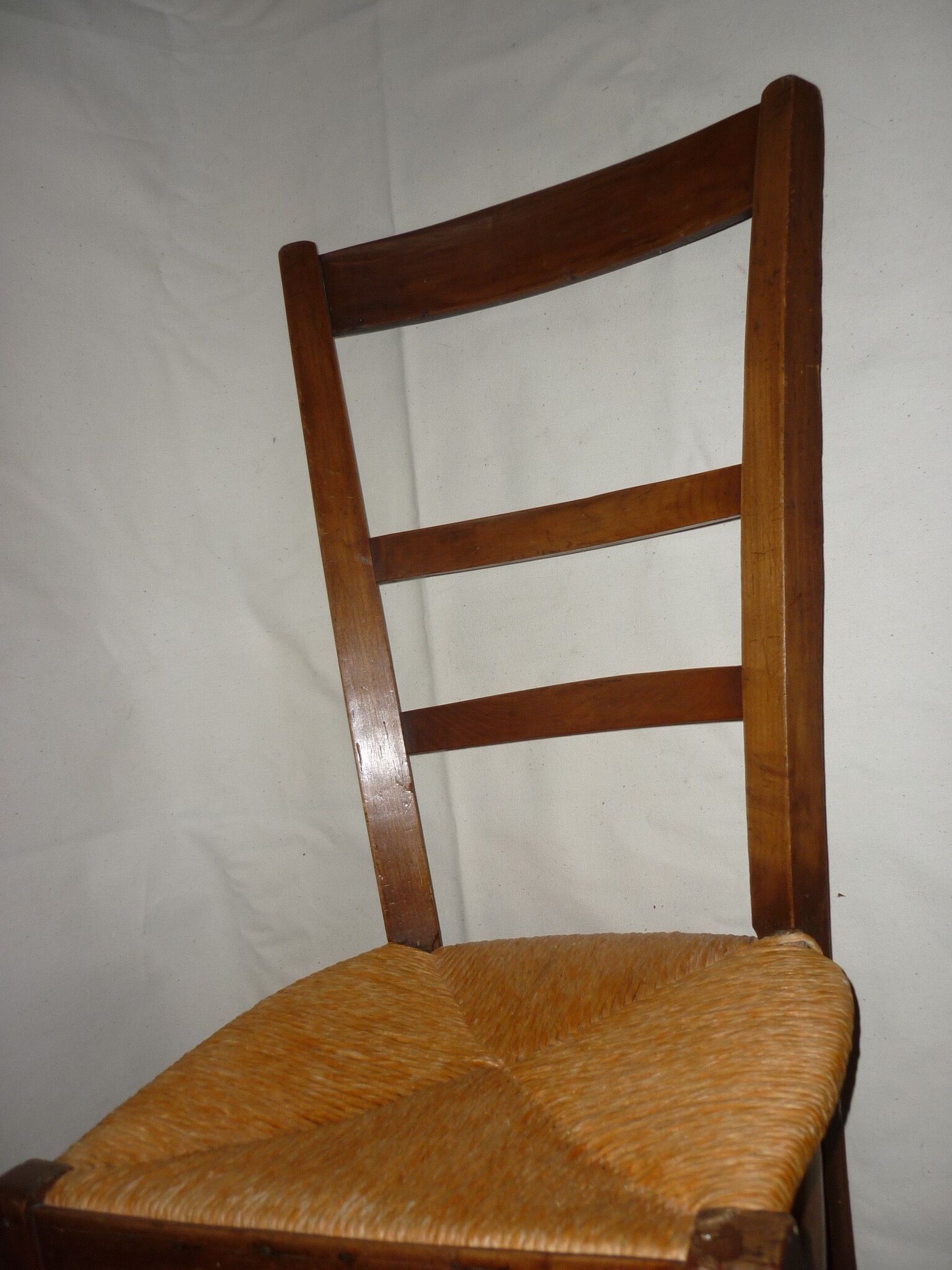 Mulched low chair with high back