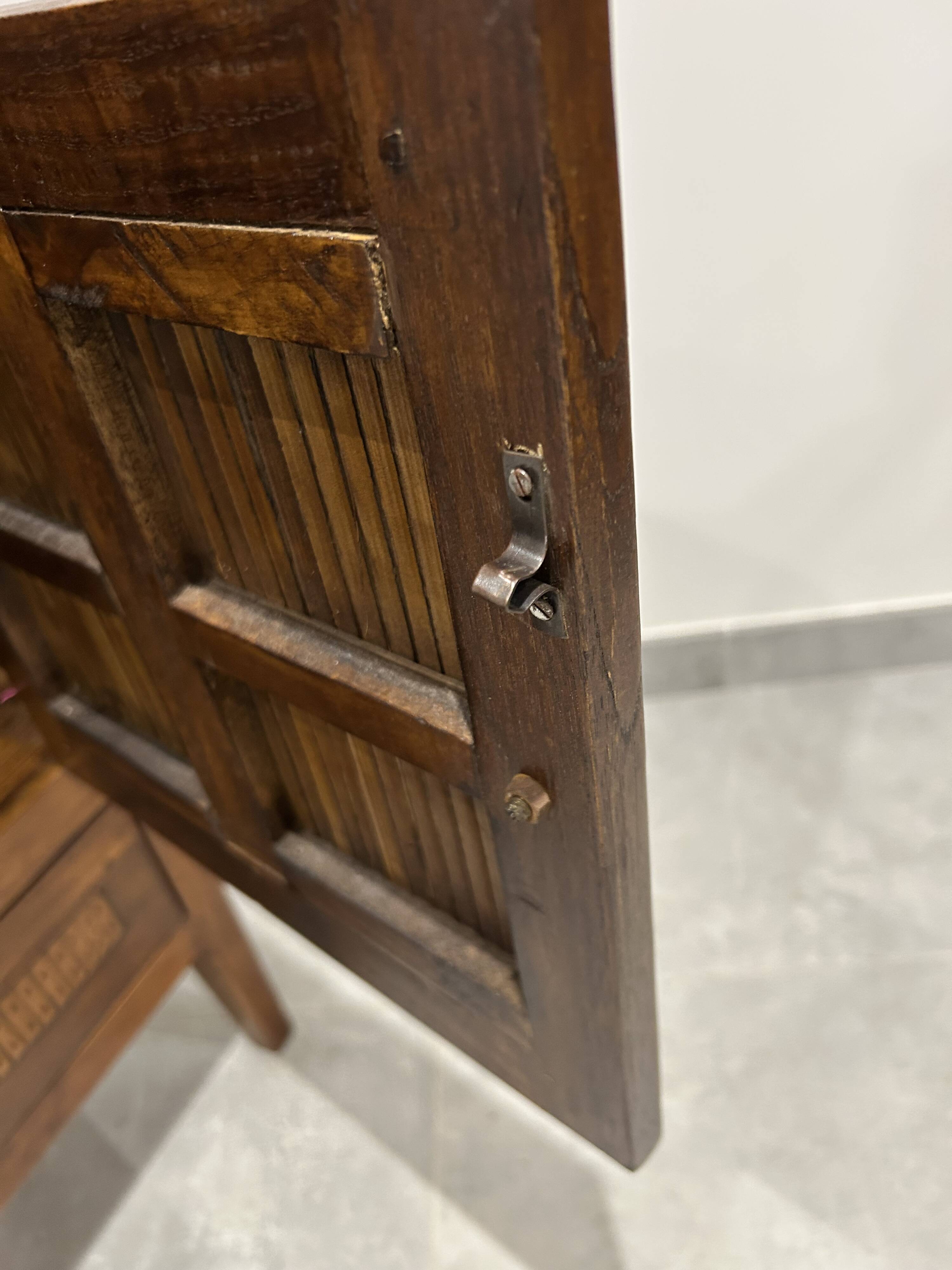 Meuble d'appoint en bois exotique