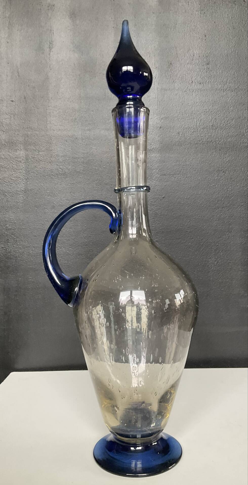 Vintage carafe in blown and bubbled glass paste.