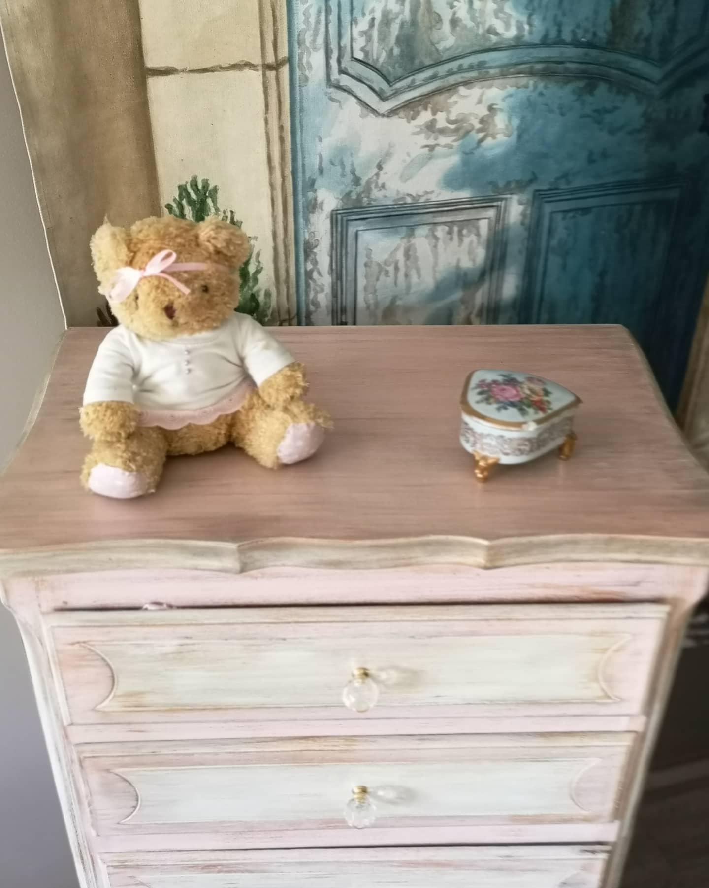 Convenient chiffonnier