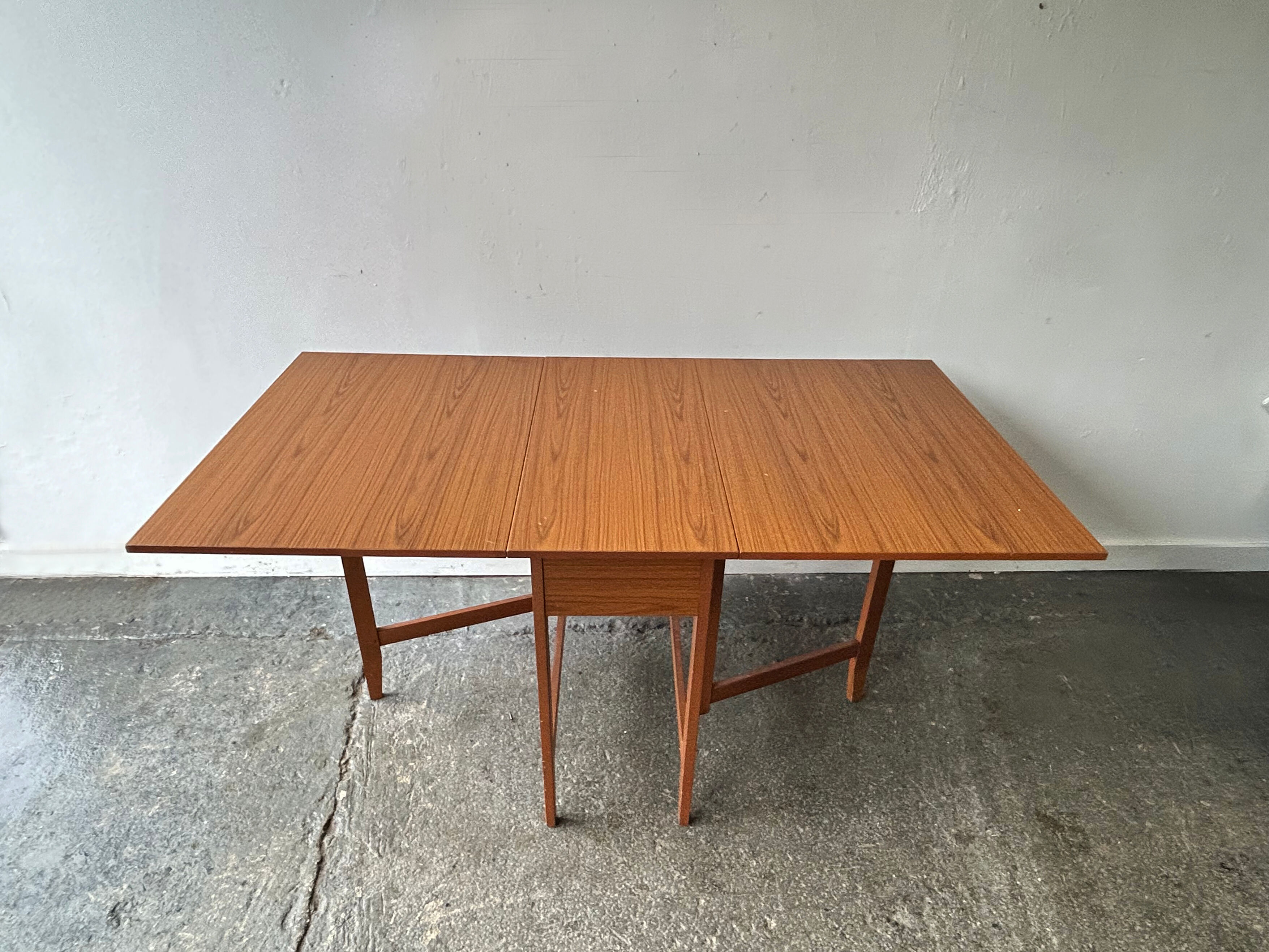 Schreiber Mid-Century Modern vintage teak drop-leaf dining table, 1960s