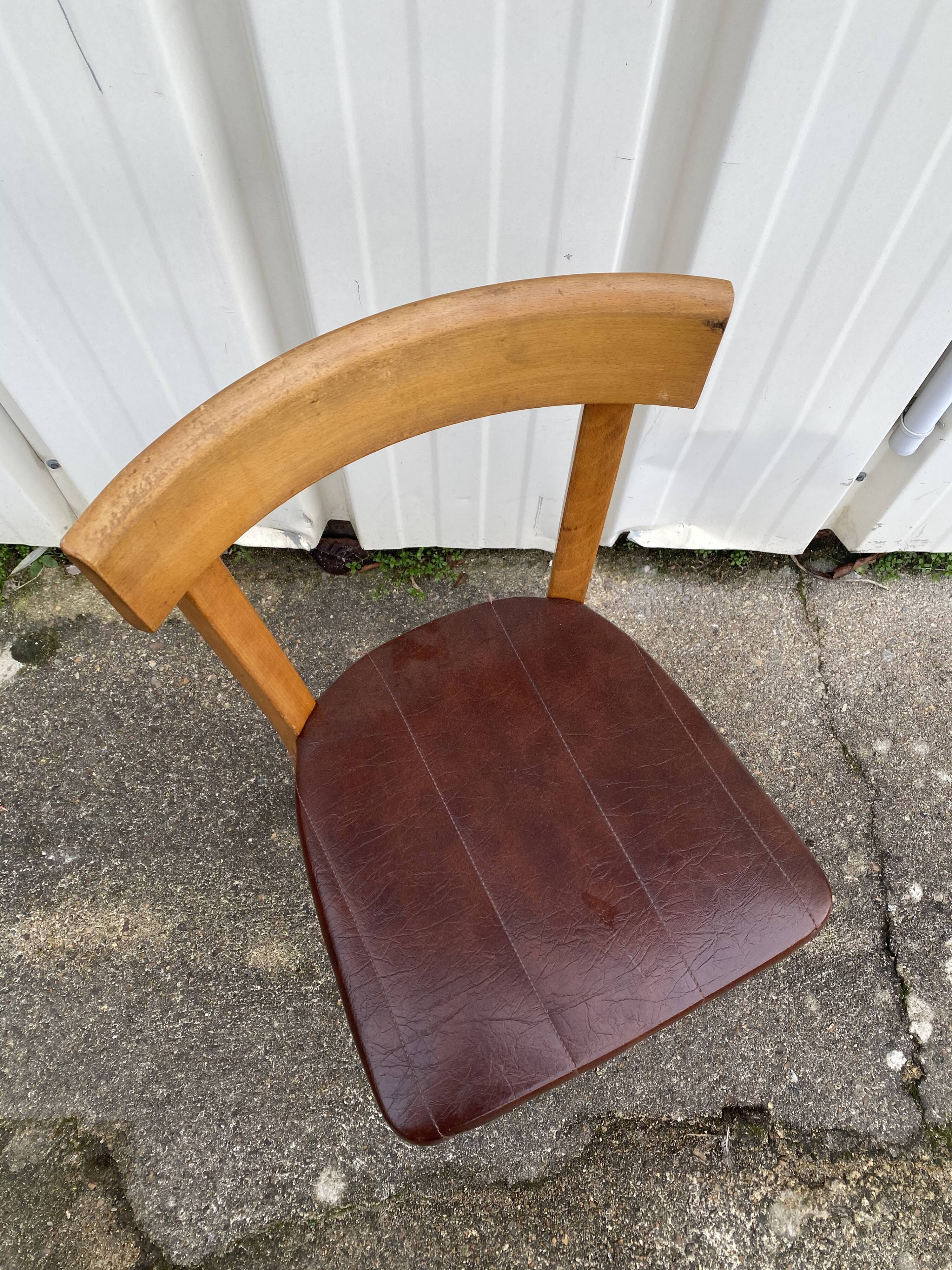 Baumann chairs sitting skaï