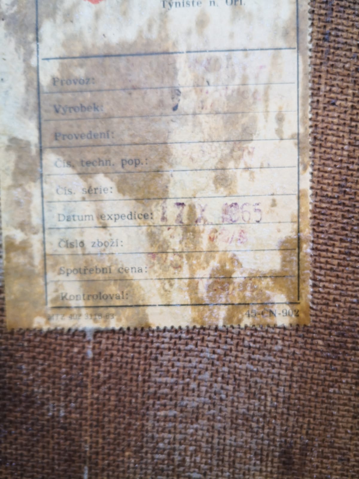 Vestiaire industriel vintage en bois