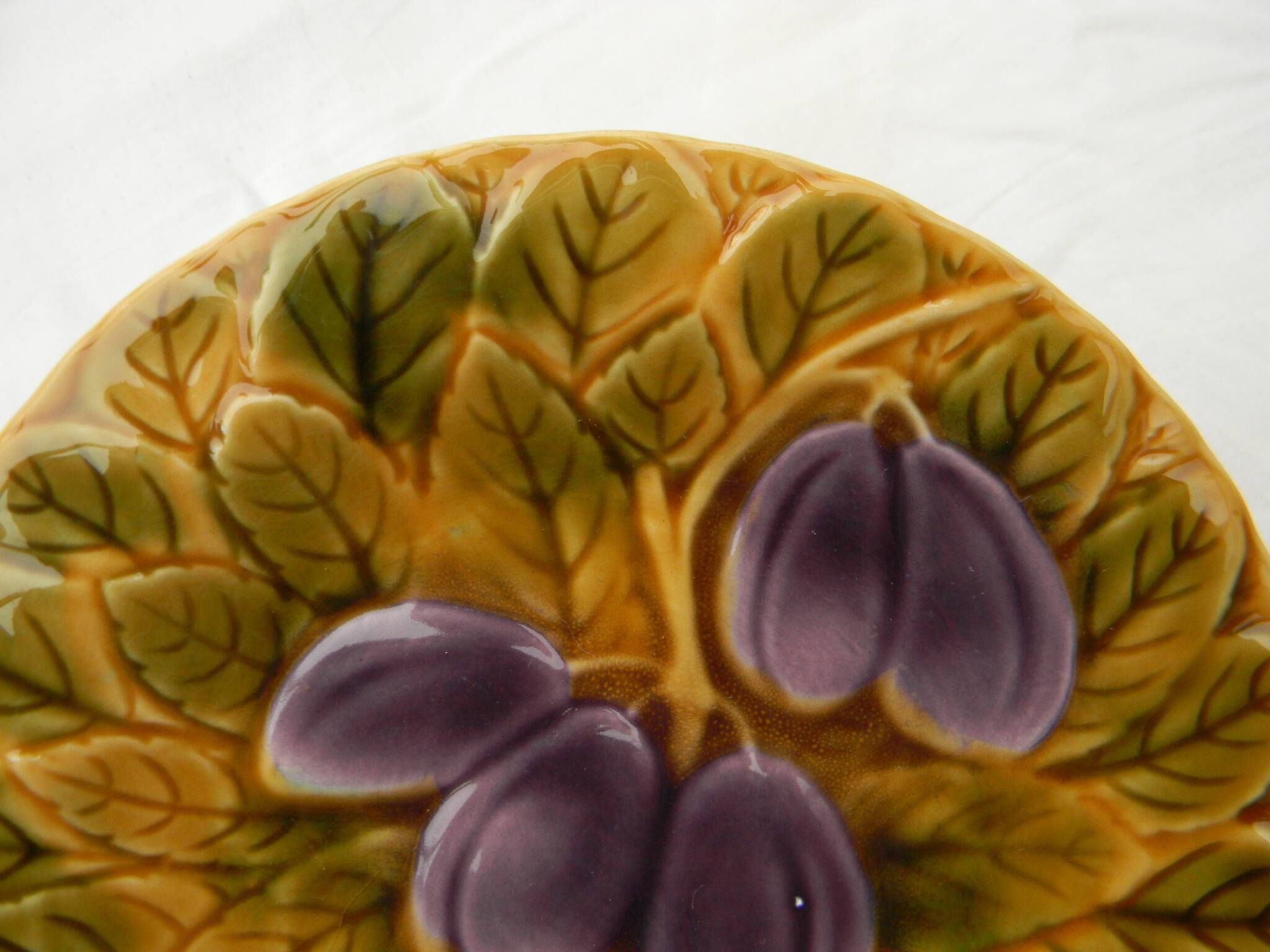 Set of 3 slip dessert plates. Fruit decor.