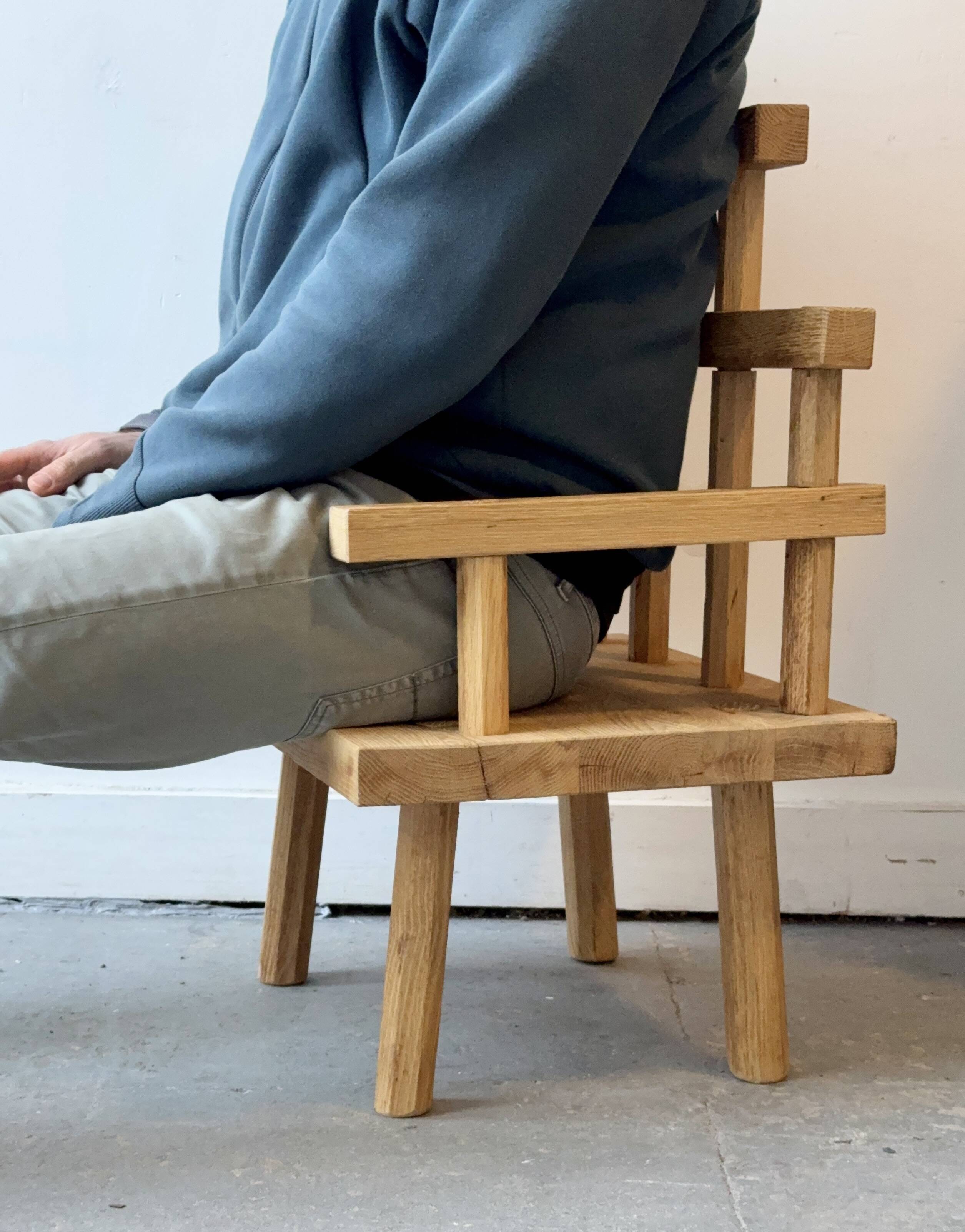 Chaise en bois primitive pour enfant