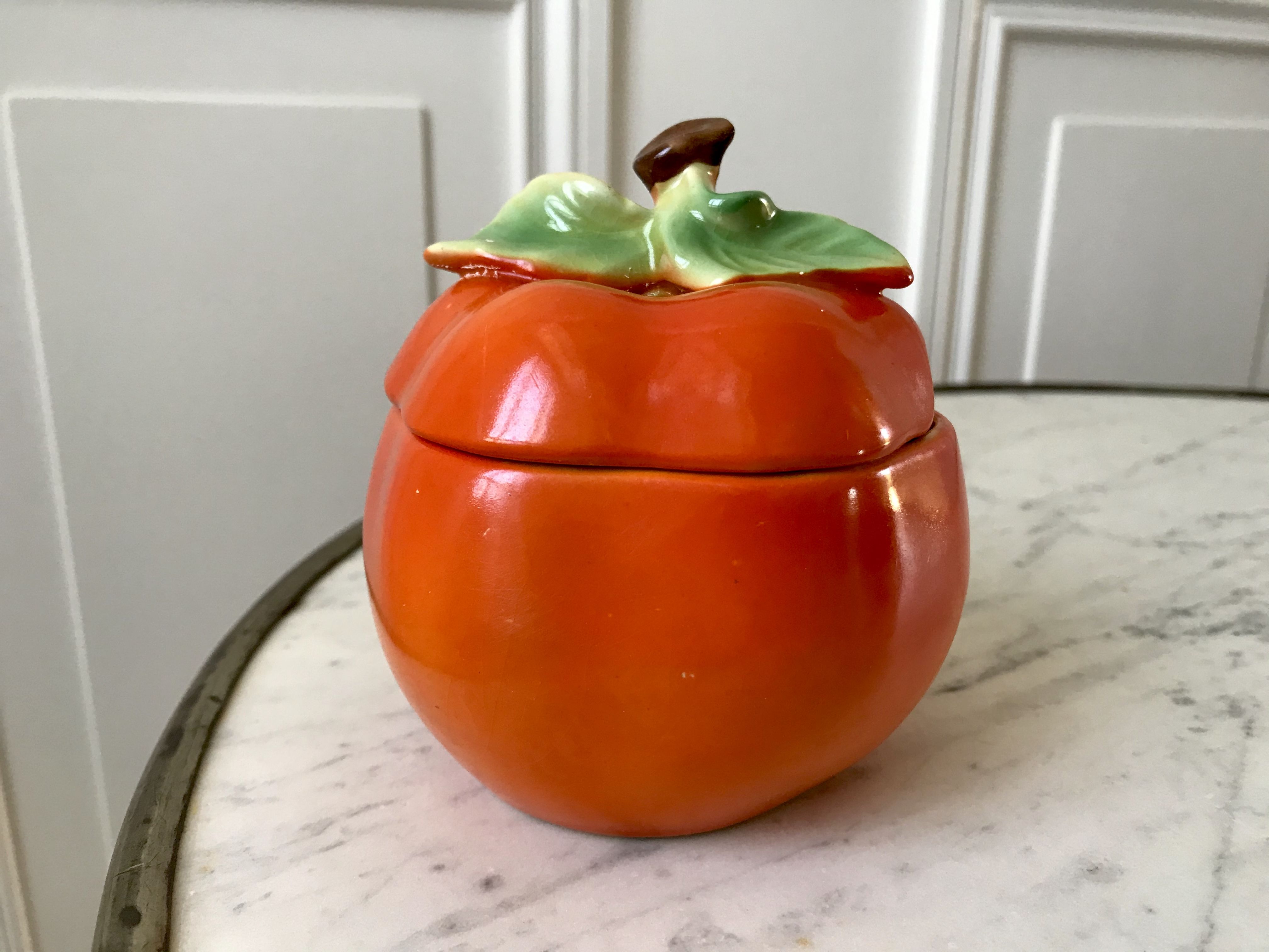 Set in tomato and leaf slurry (sausage maker, salt shaker, pepper tree and tray) vintage