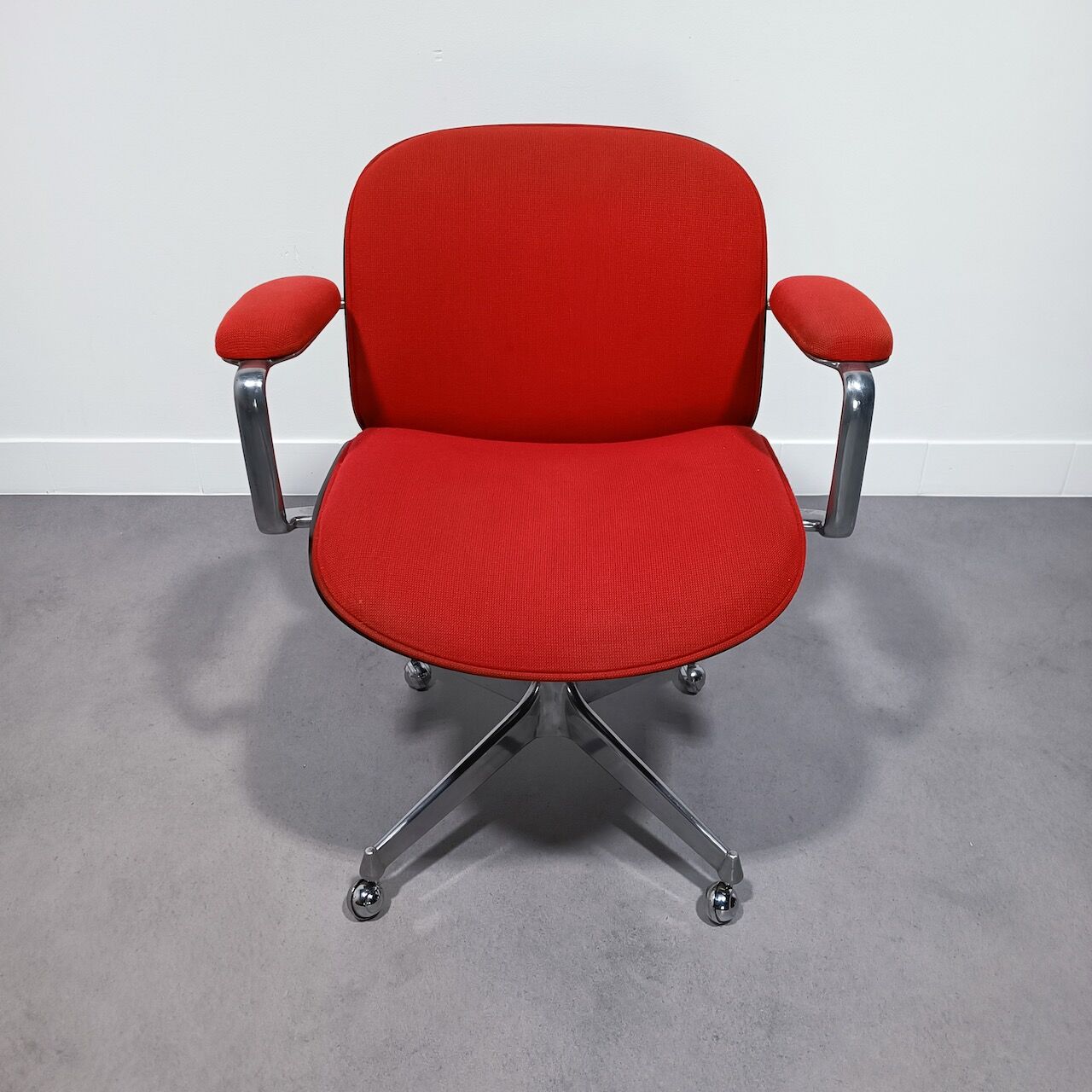 Red office chair by Parisi/Mim