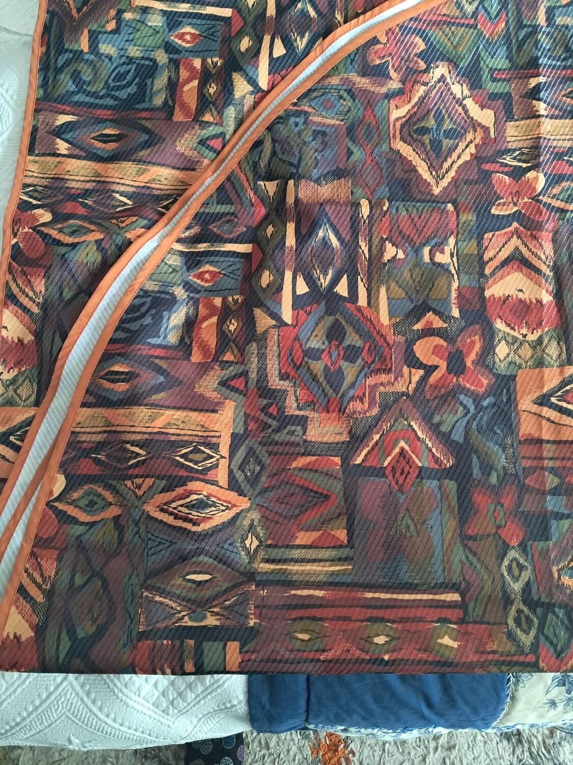 Oval tablecloth for 12 place settings