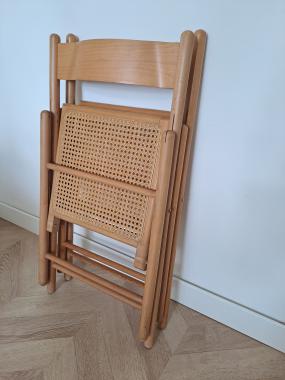 2 folding chairs canned