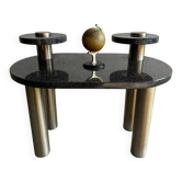 Table basse Memphis en granit noir/gris et acier inoxydable brossé — table sculpturale à deux niveaux dans un style postmoderne des années 1980