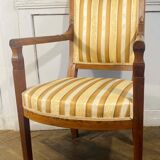Fauteuil Directoire en hêtre or et tapisserie blanche France 19ème