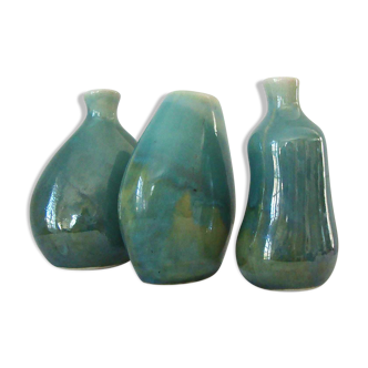 3 iridescent vases