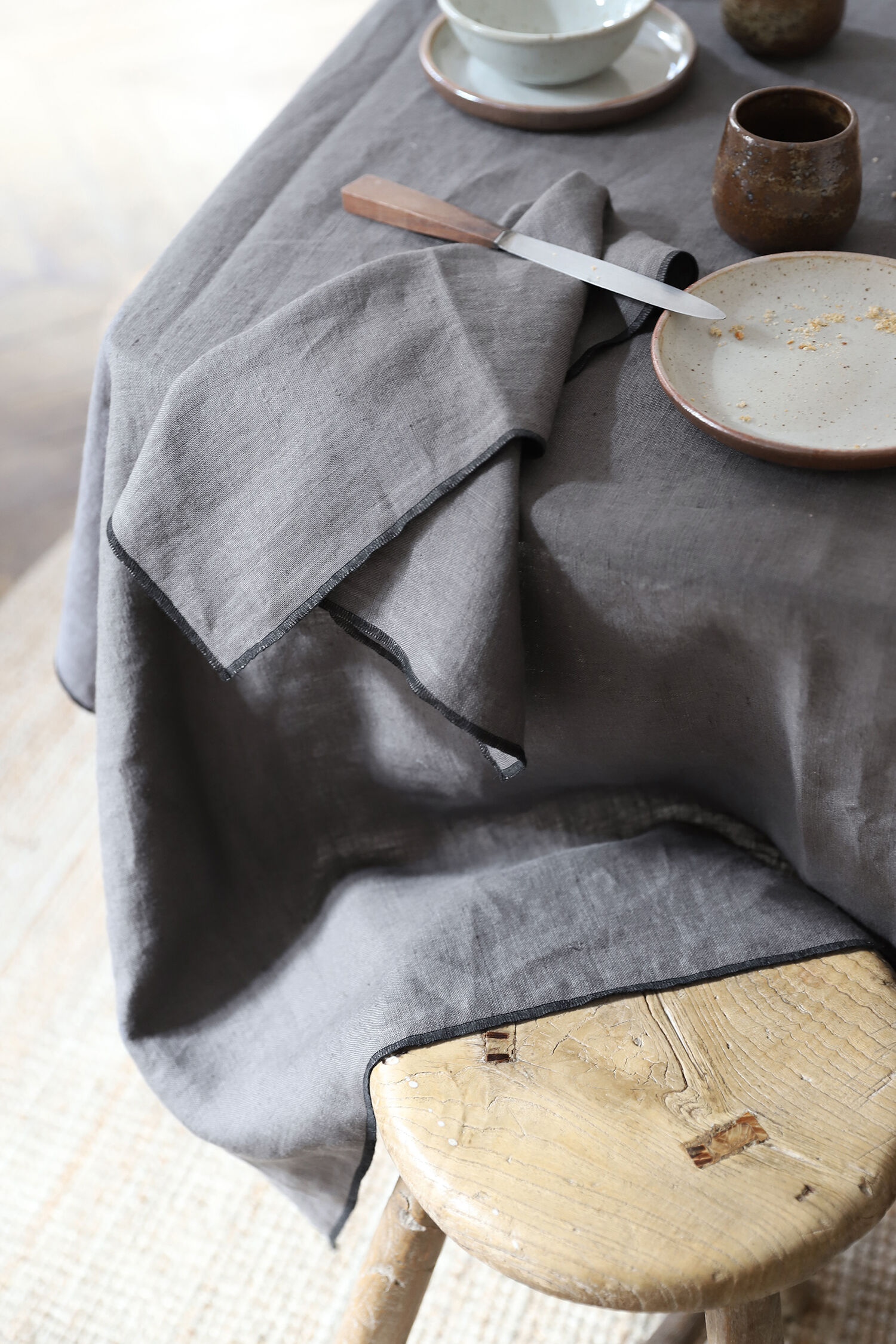 Anthracite linen tablecloth