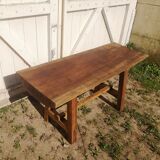 Firm-style coffee table