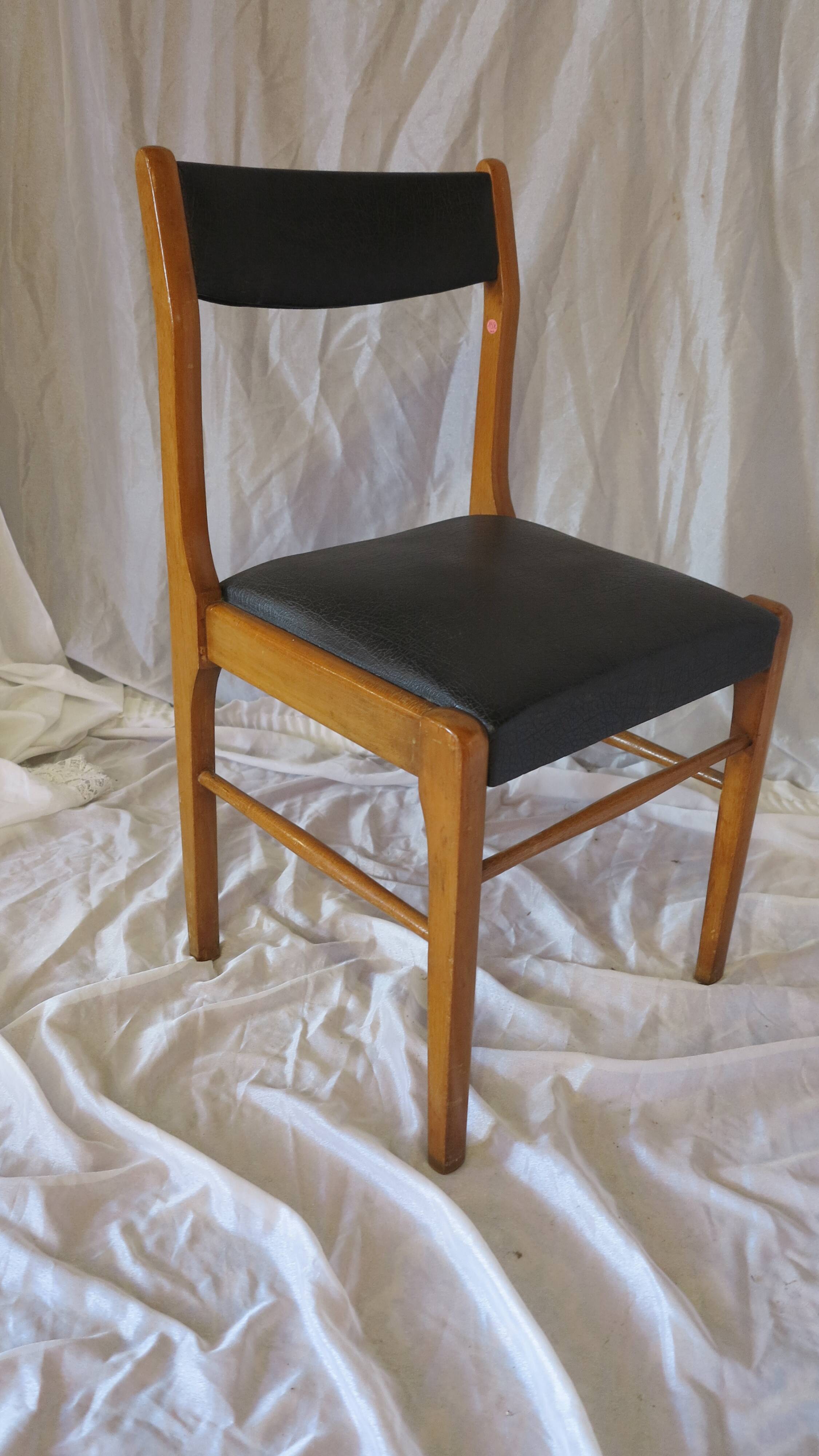 Set of 4 Scandinavian chairs in black faux leather